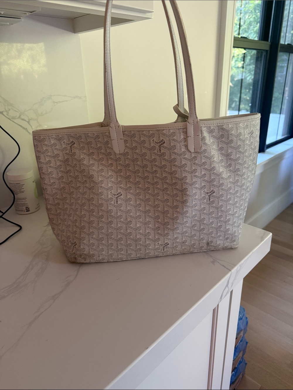 White St. Louis style tote